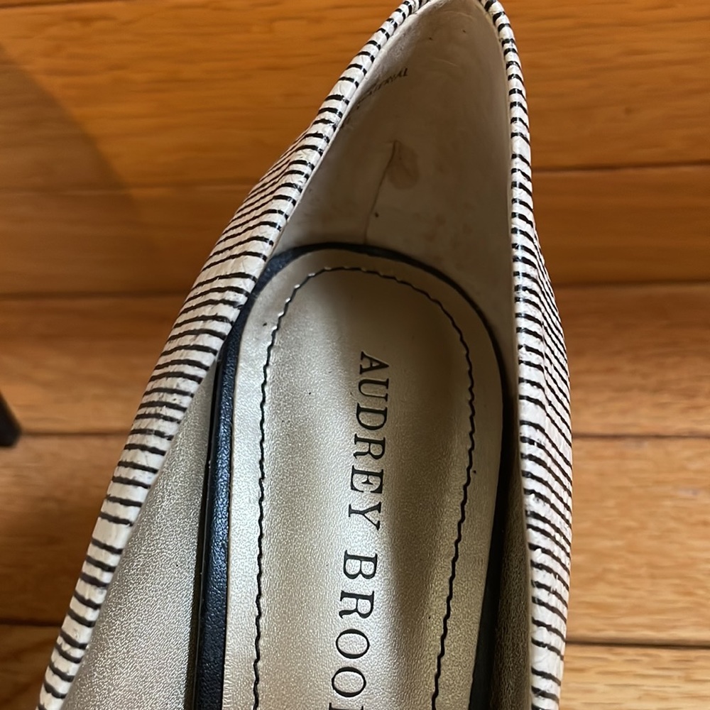 Audrey Brooke Beautiful Black & White Pumps Size 7M - Picture 6 of 8